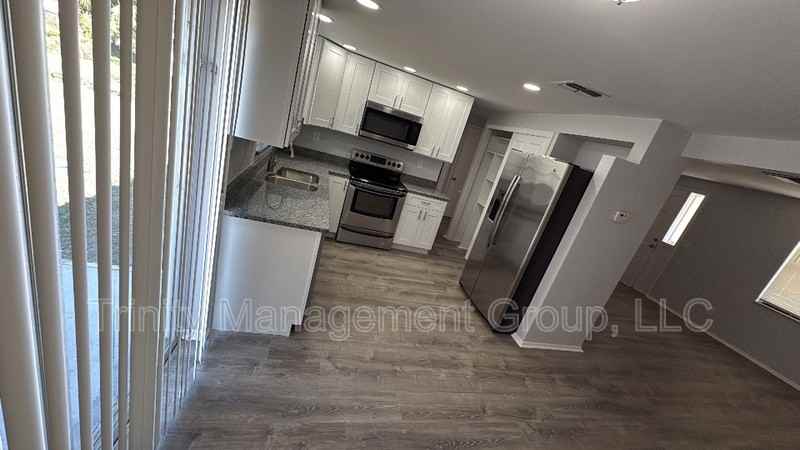 Oakfield Ave - Photo 3 of 10