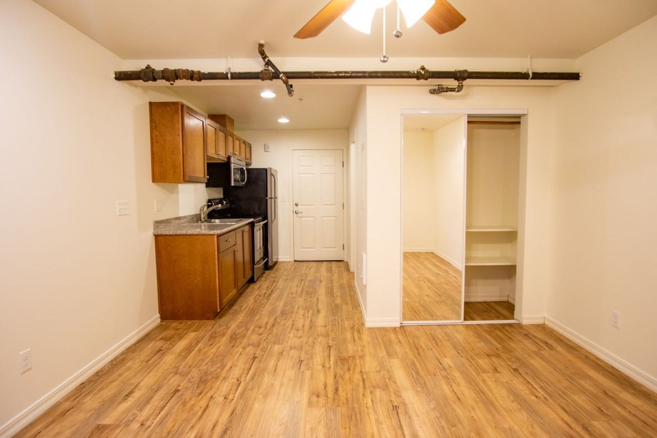 5607/5625 E Burnside St.; 15 NE 57th Ave - Photo 2 of 21