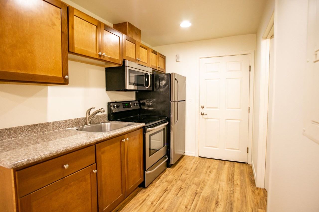 5607/5625 E Burnside St.; 15 NE 57th Ave - Photo 6 of 21