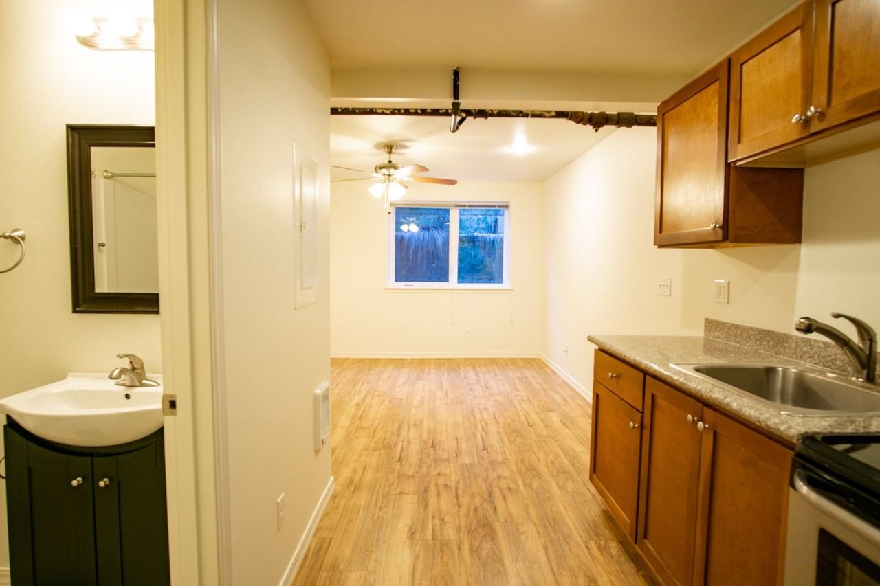 5607/5625 E Burnside St.; 15 NE 57th Ave - Photo 7 of 21