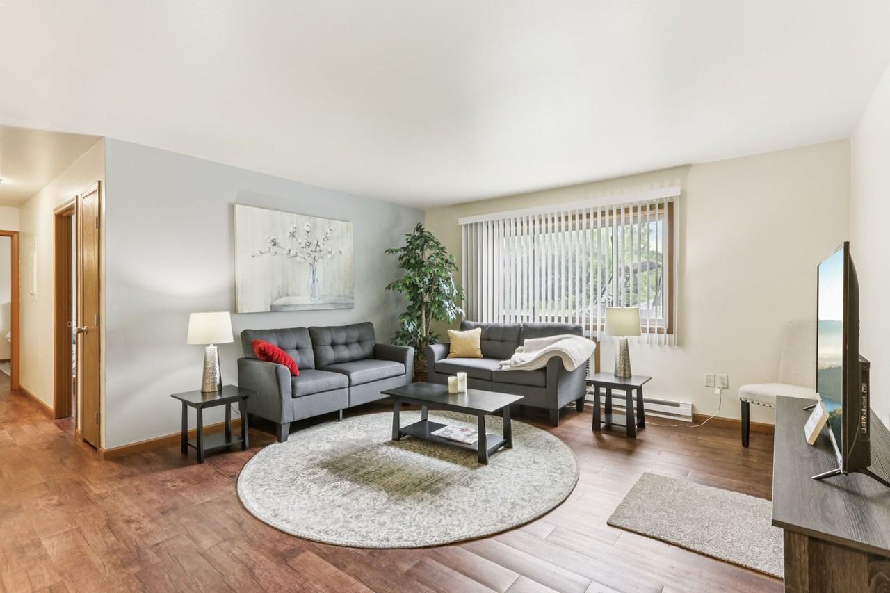 Woodfield Heights Apartments - Photo 3 of 42