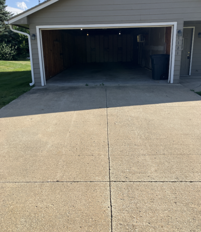 1121 S 17th Ave W - Photo 4 of 35