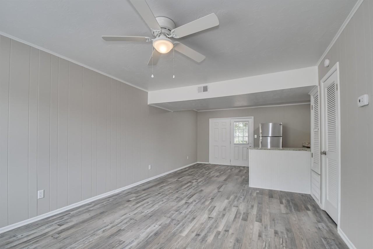 Windsor Heights Townhomes - Photo 2 of 24