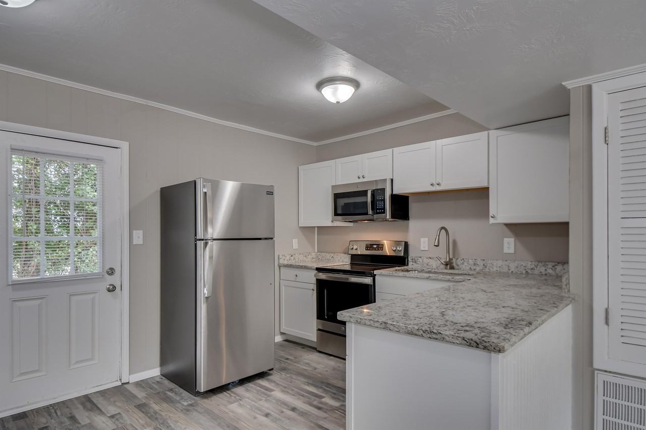 Windsor Heights Townhomes - Photo 7 of 24