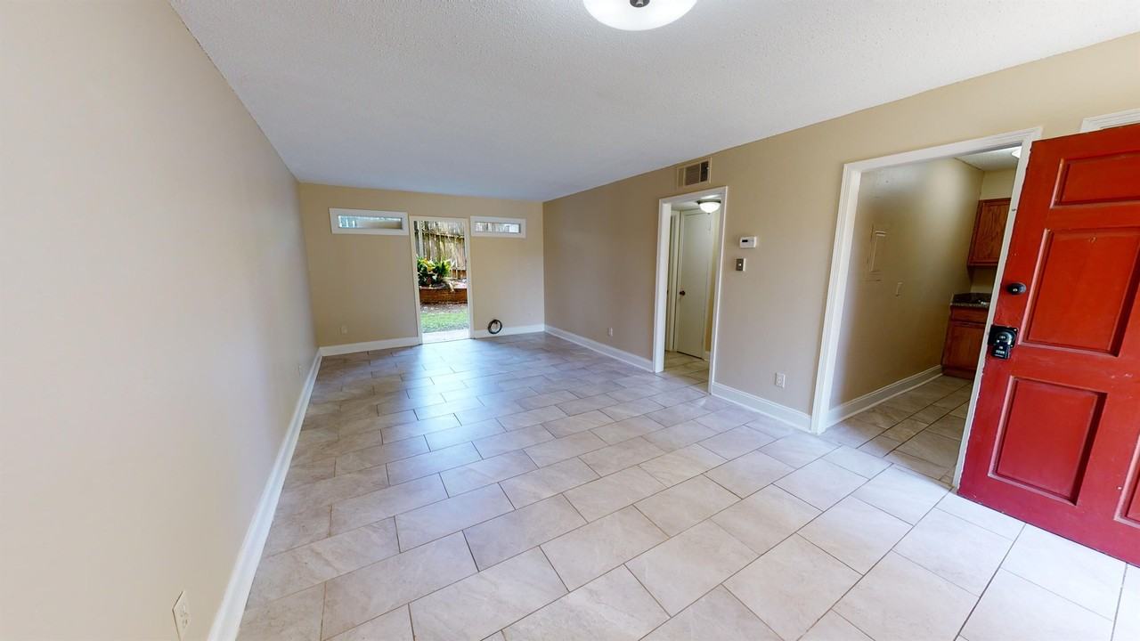 827 South Perry Street - Photo 2 of 9