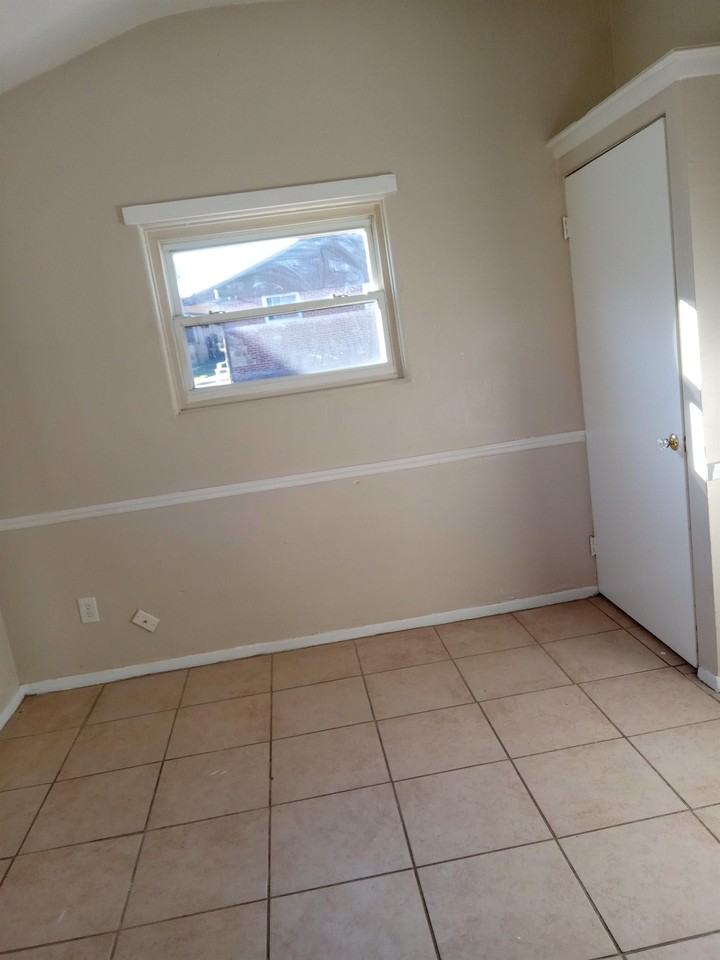 Neville Apartments - Photo 5 of 8