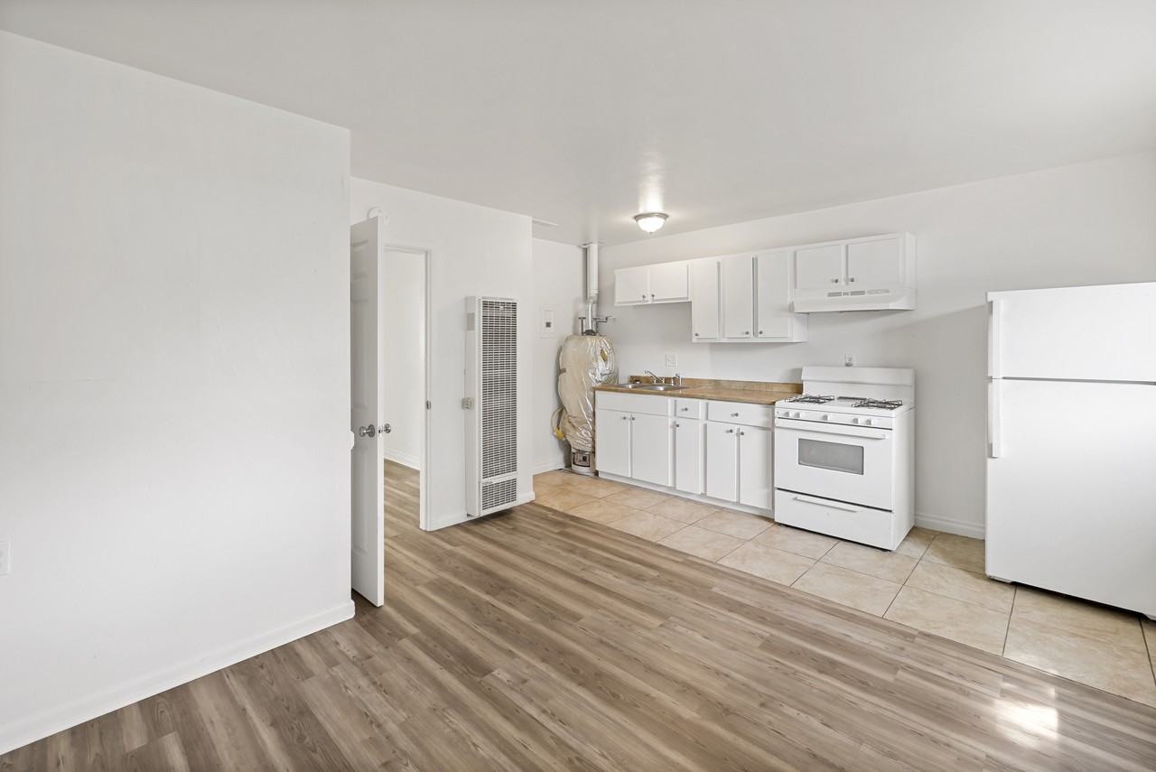 1135 Valley Manor Court - Photo 2 of 10