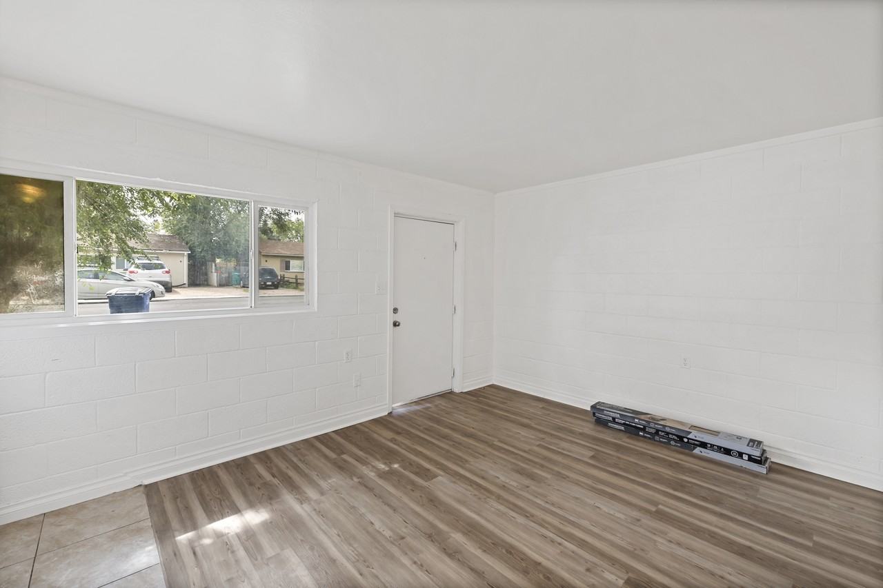 1135 Valley Manor Court - Photo 4 of 10