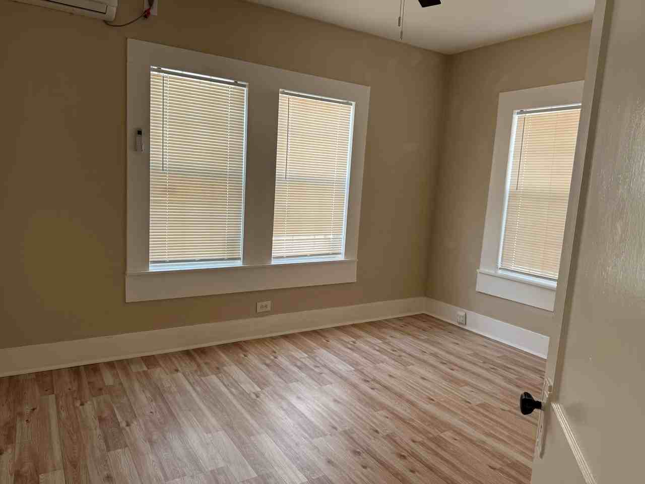 1615 North Interstate 35 - Photo 7 of 12