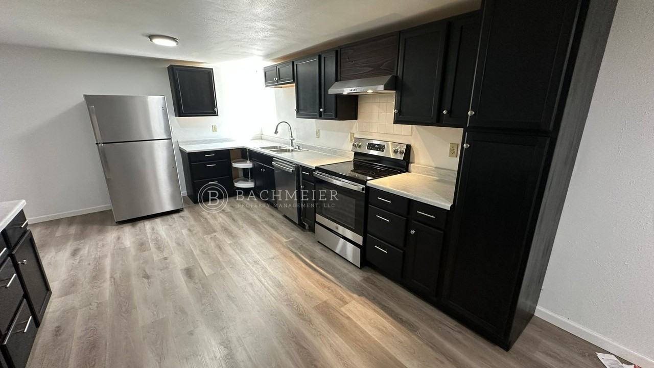 415 Southwest 7th Street - Photo 3 of 17