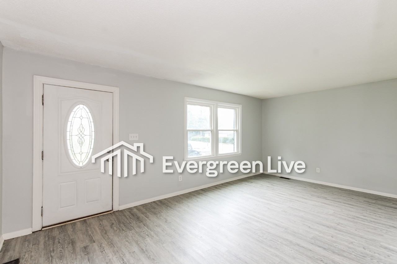 241 Harmon Hill Ct - Photo 3 of 15