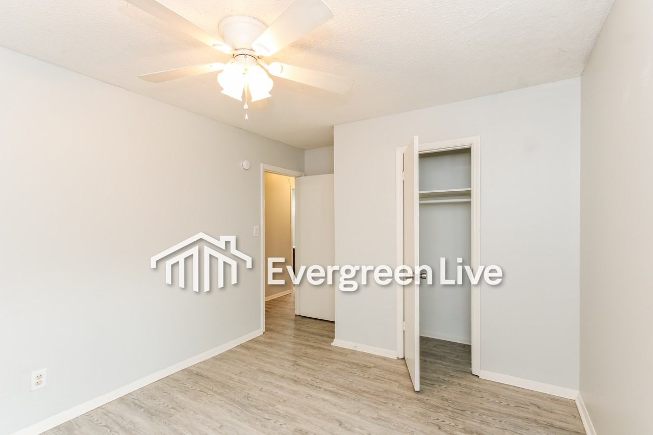 241 Harmon Hill Ct - Photo 4 of 15