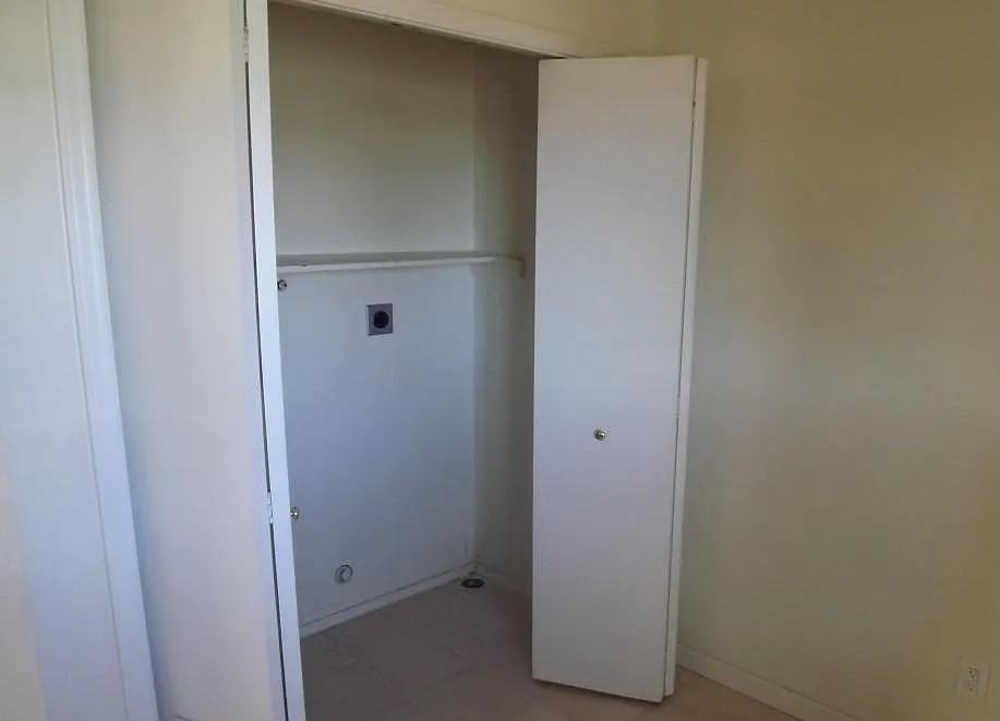 6400 E Copper Hill Dr #D - Photo 5 of 9