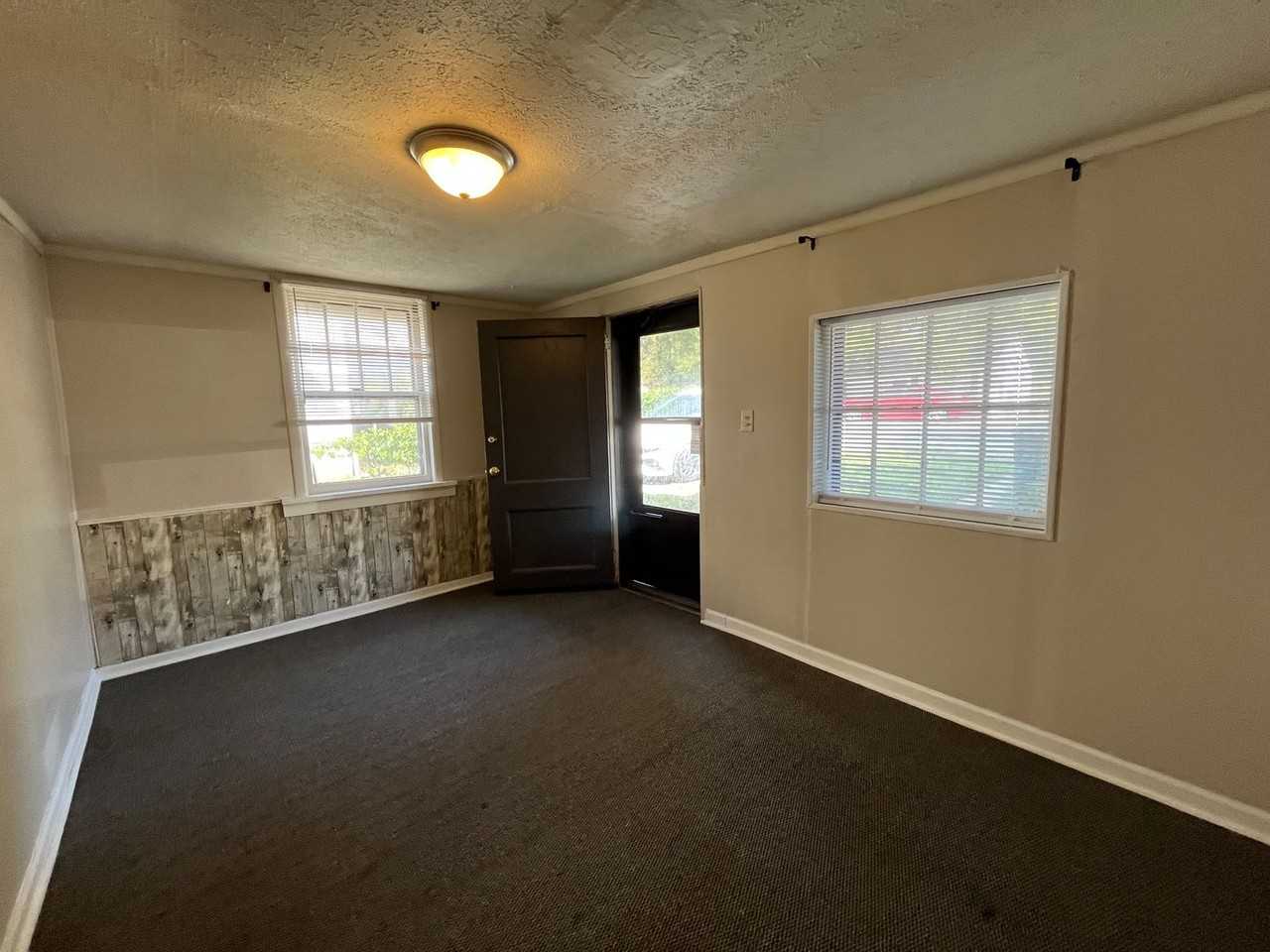 3225 Maryland Ave - Photo 3 of 10