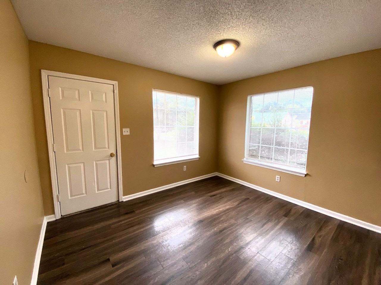 4215 Elysian Dr - Photo 4 of 15