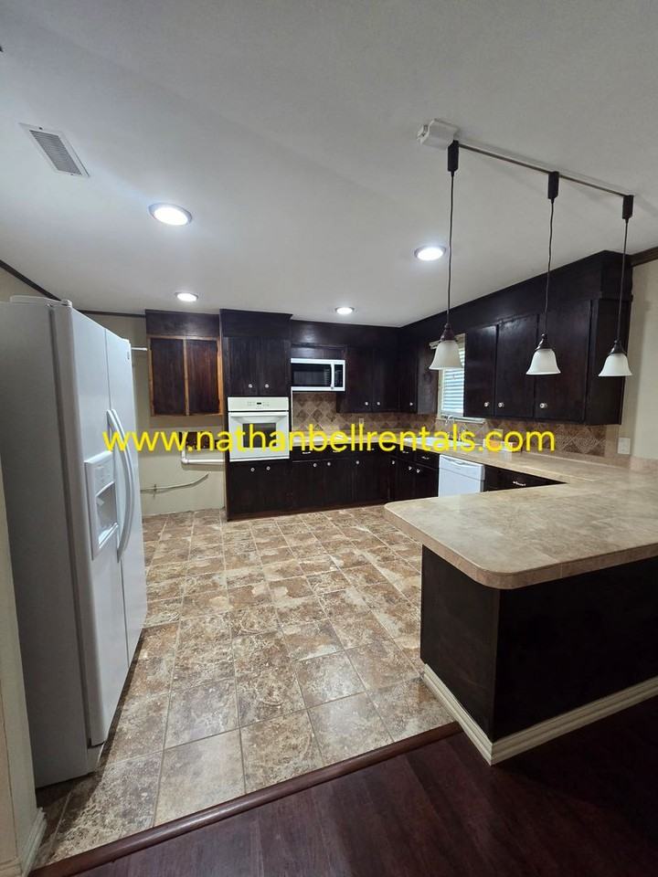 3165 E Houston St - Photo 5 of 13