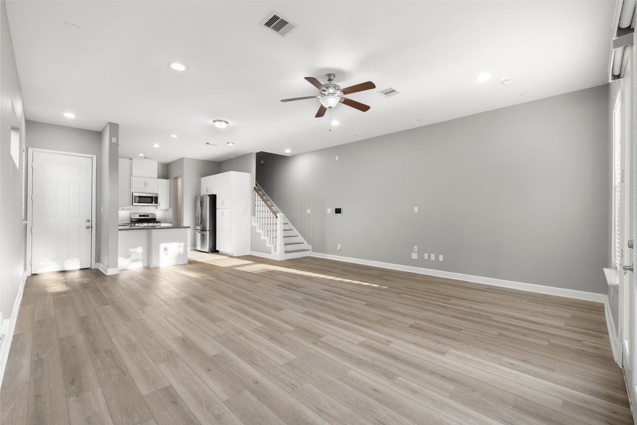 2709 Hardy St - Photo 4 of 34