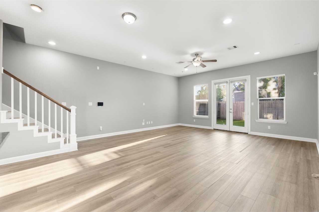 2709 Hardy St - Photo 5 of 34