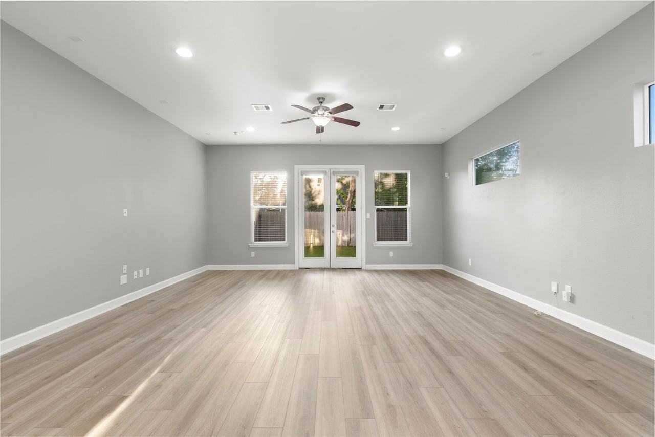 2709 Hardy St - Photo 7 of 34