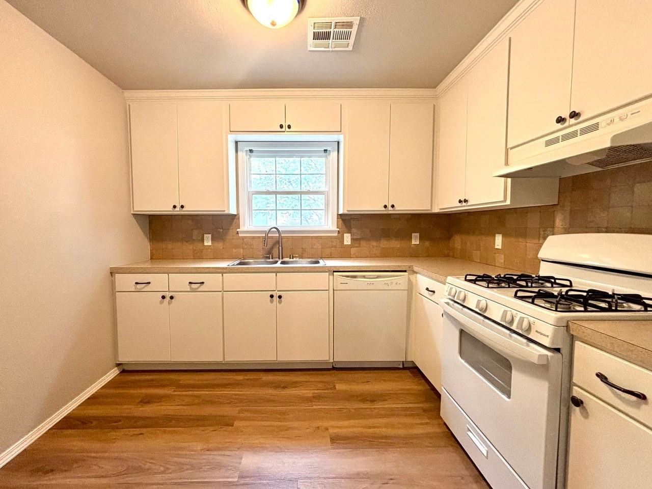 5946 E 4th St - Photo 3 of 21