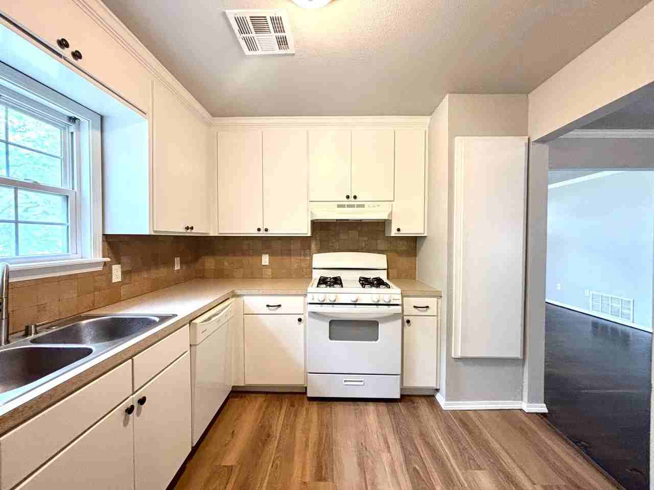 5946 E 4th St - Photo 4 of 21