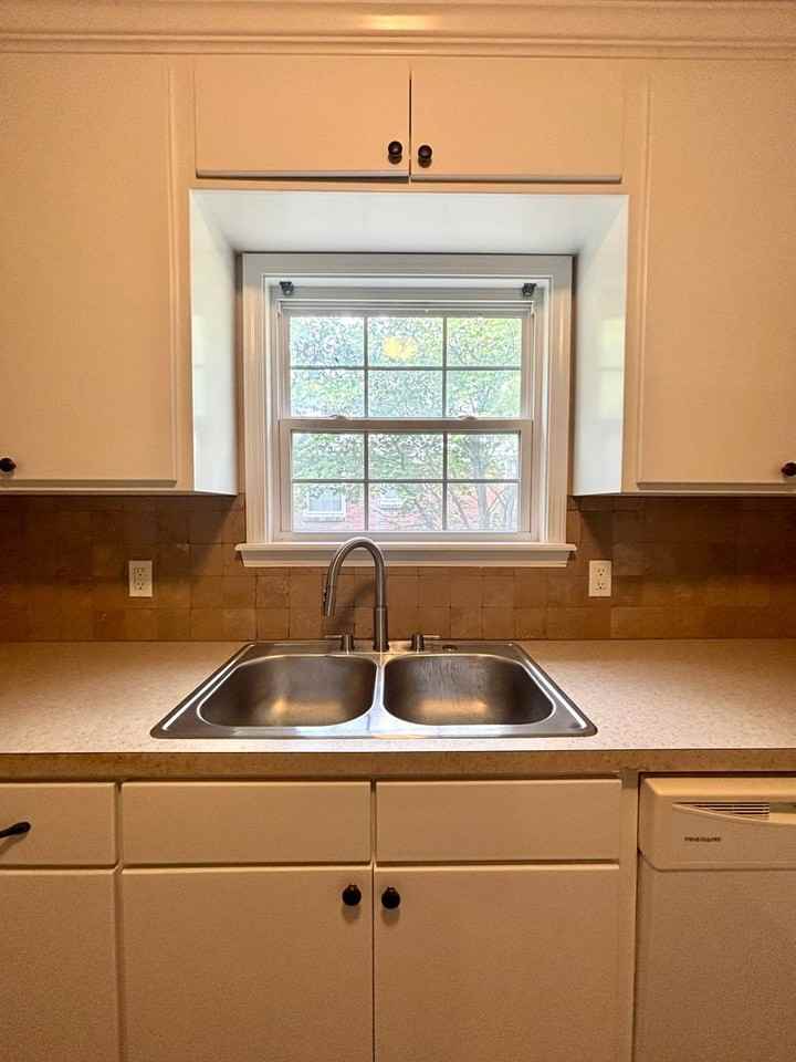 5946 E 4th St - Photo 5 of 21