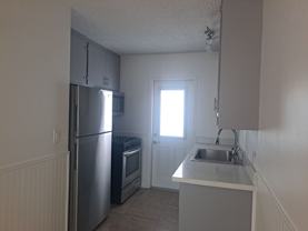4470-4482 1/2 Bond St - Photo 1 of 1