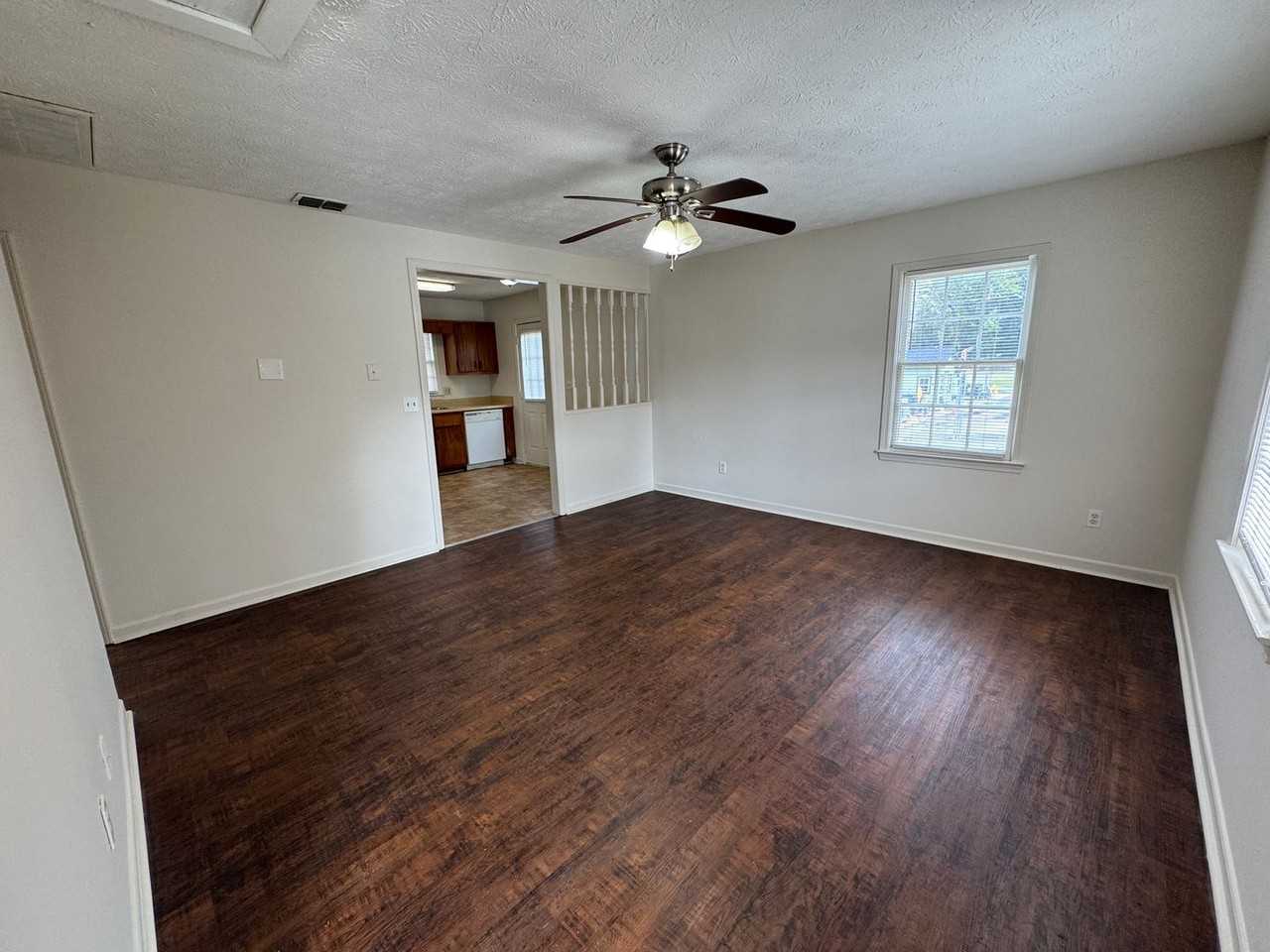 118 Burlington Rd Ne - Photo 3 of 15