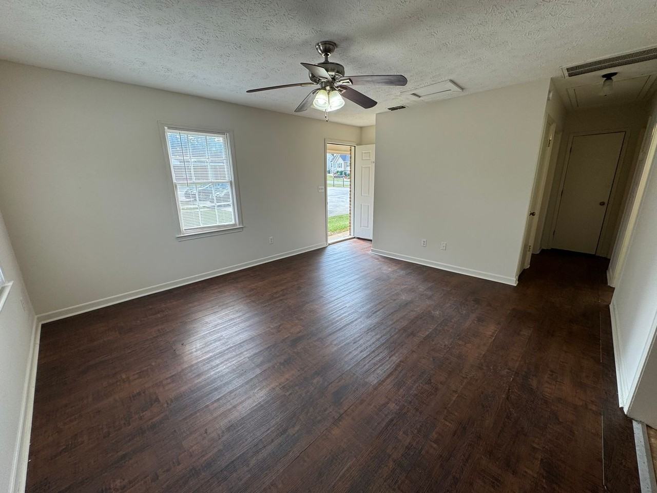 118 Burlington Rd Ne - Photo 4 of 15