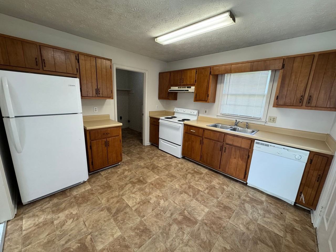 118 Burlington Rd Ne - Photo 6 of 15