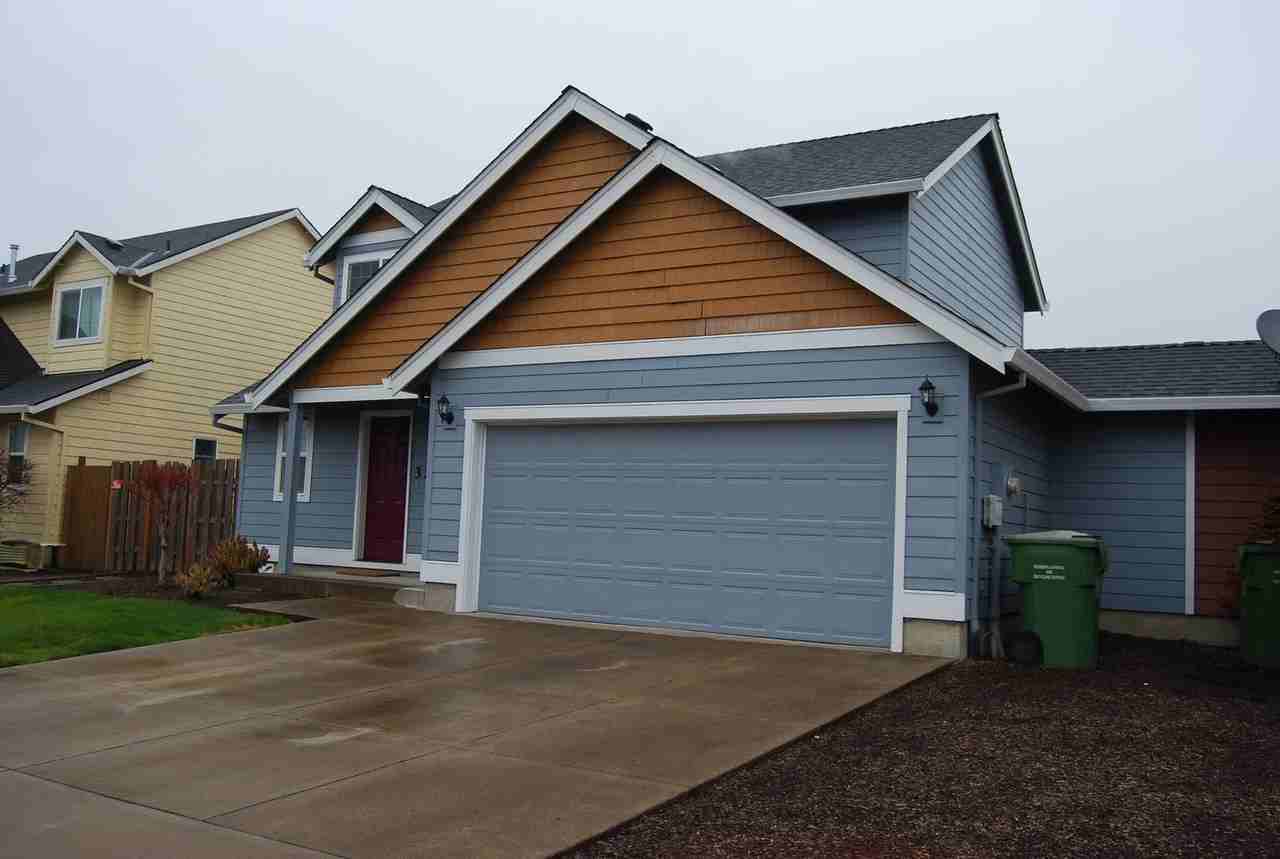 3235 E Mckern Pl - Photo 3 of 20