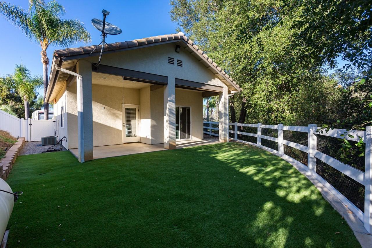 393 Sunnybrook Ln - Photo 2 of 15