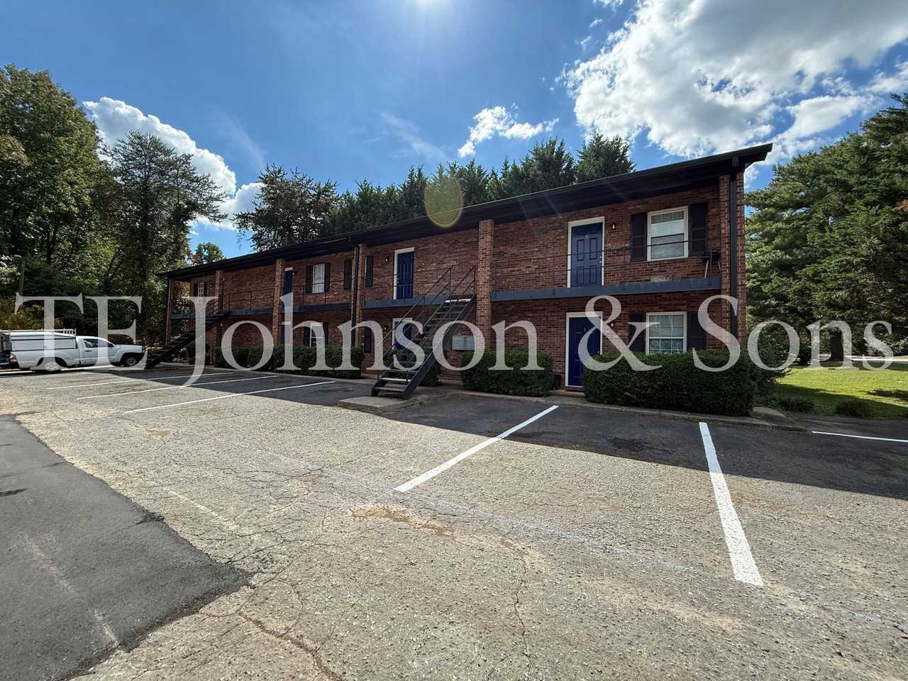 128 Weatherwood Ct - Photo 2 of 15