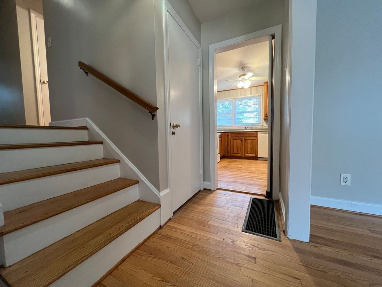 2621 Bennington Rd - Photo 2 of 17