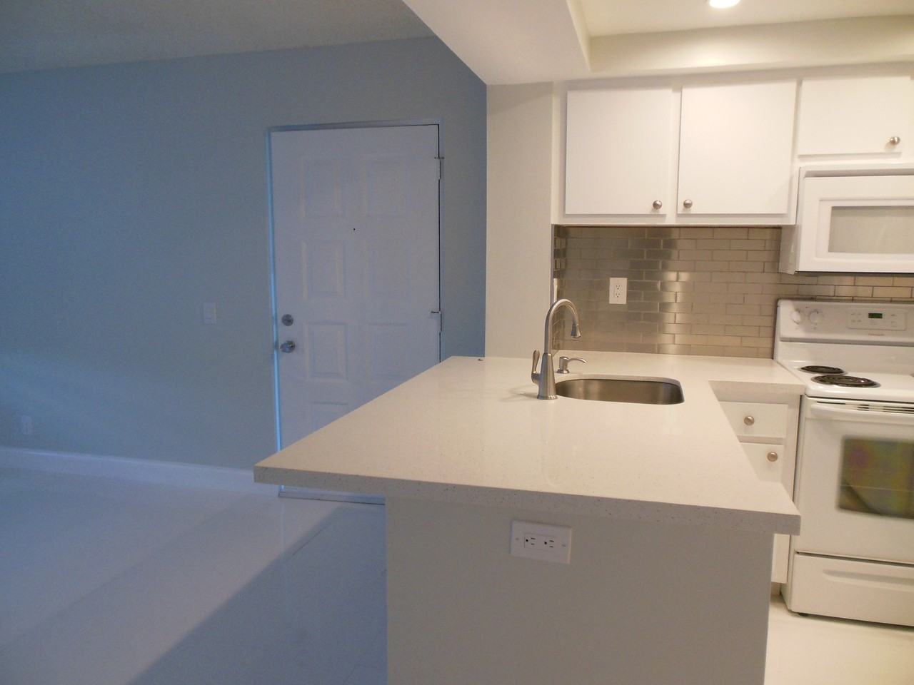 728 Executive Center Dr #31 - Photo 5 of 30