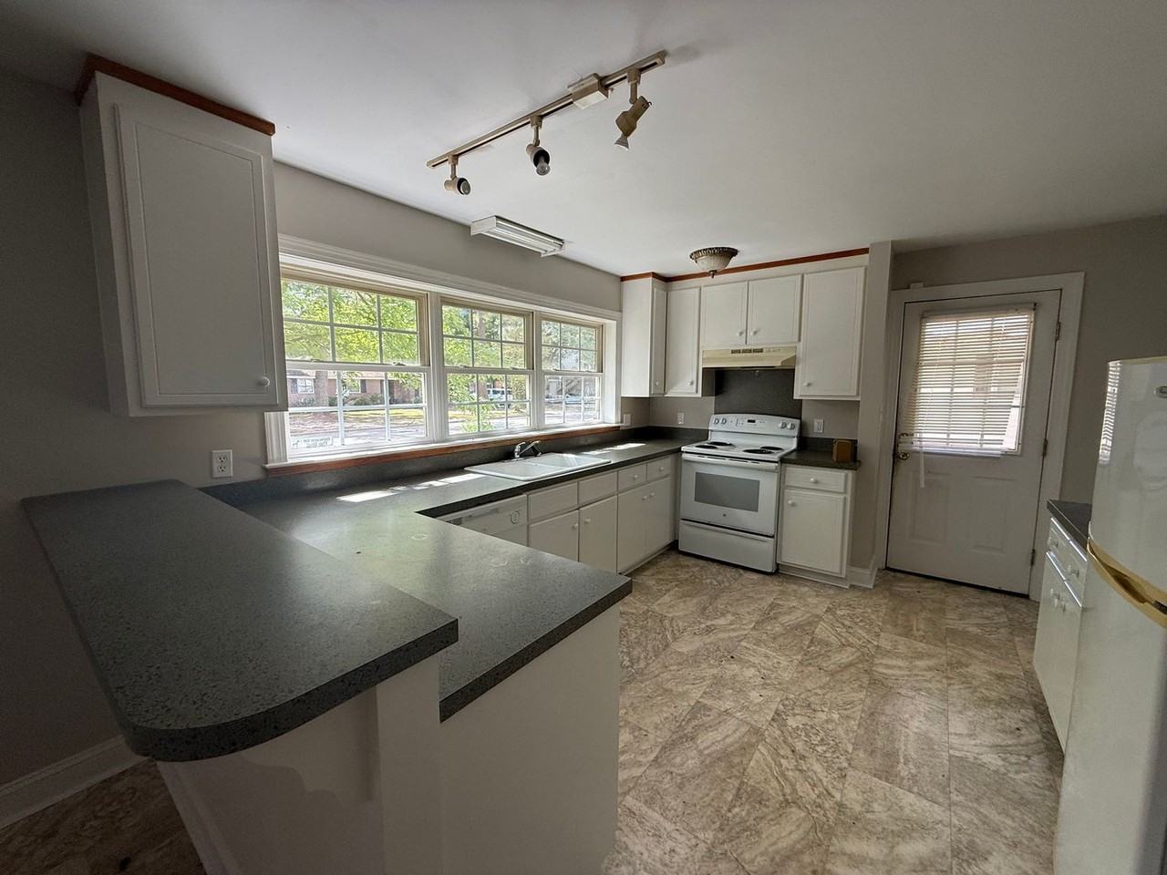 1504 Gold St N - Photo 2 of 13