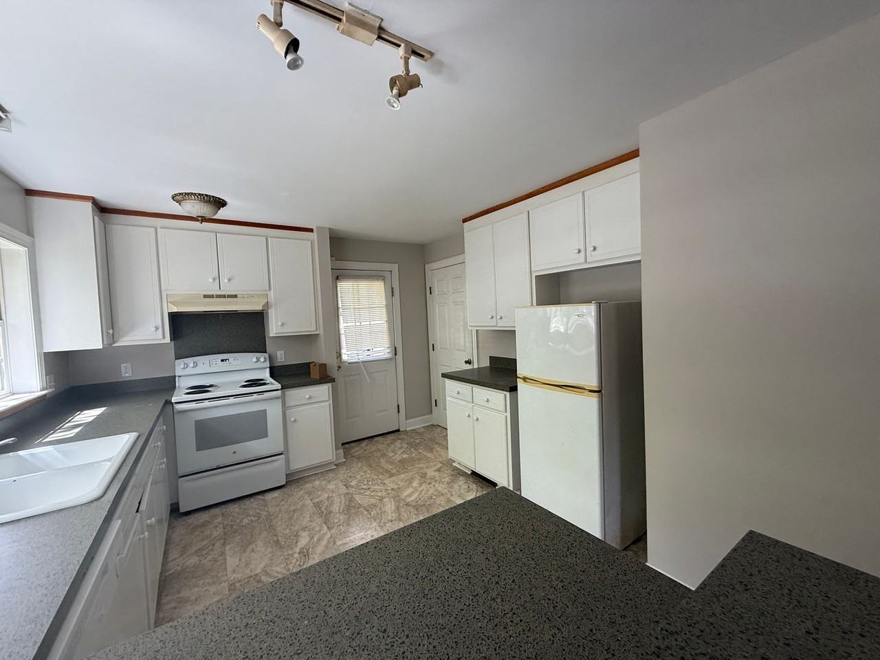 1504 Gold St N - Photo 3 of 13