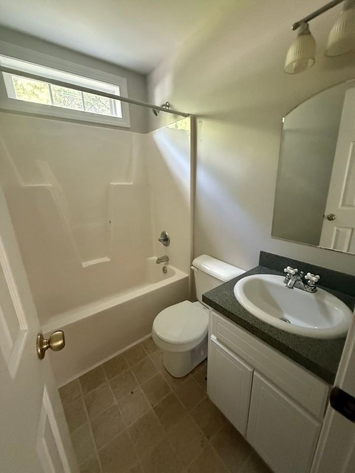 1504 Gold St N - Photo 7 of 13