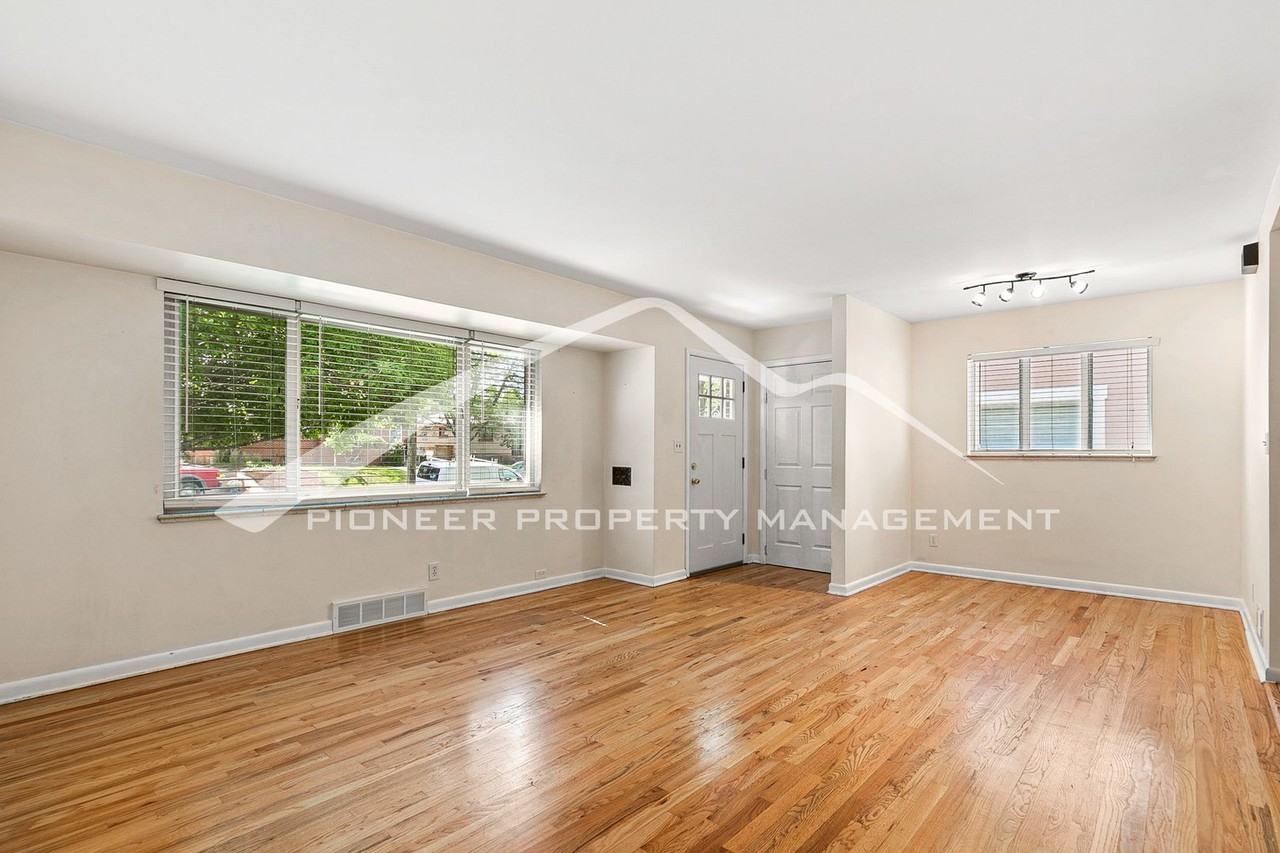 1545 S Gaylord St - Photo 2 of 27