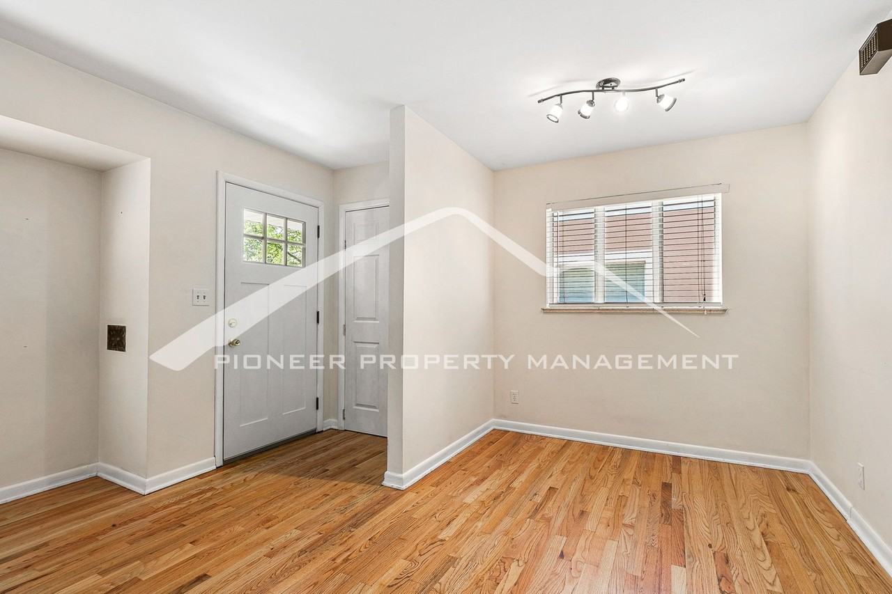 1545 S Gaylord St - Photo 4 of 27