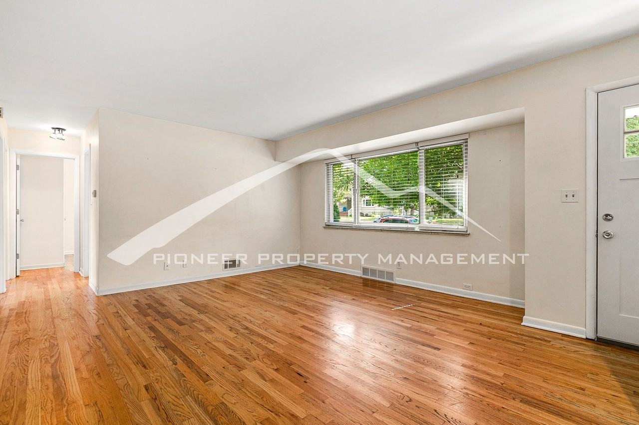 1545 S Gaylord St - Photo 5 of 27