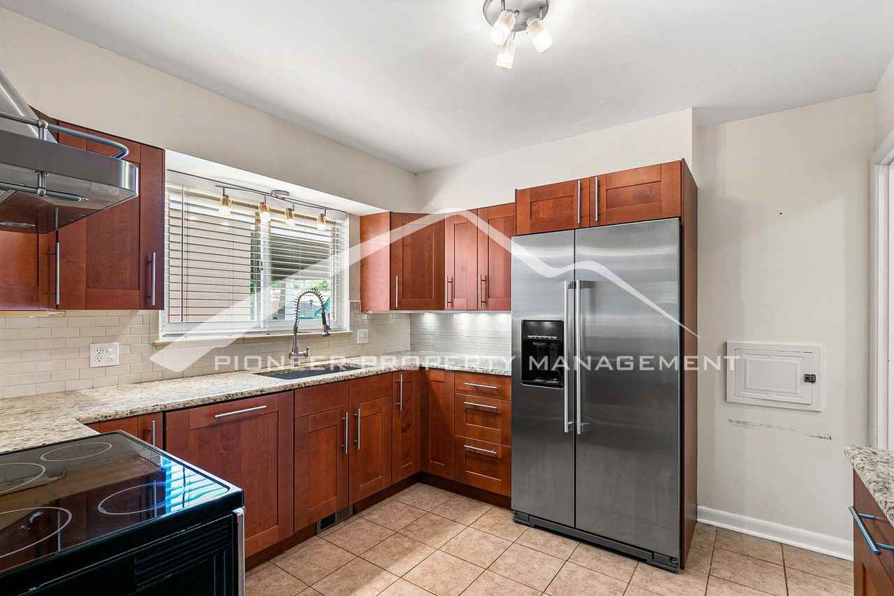 1545 S Gaylord St - Photo 6 of 27