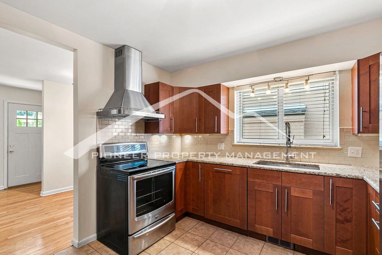 1545 S Gaylord St - Photo 7 of 27