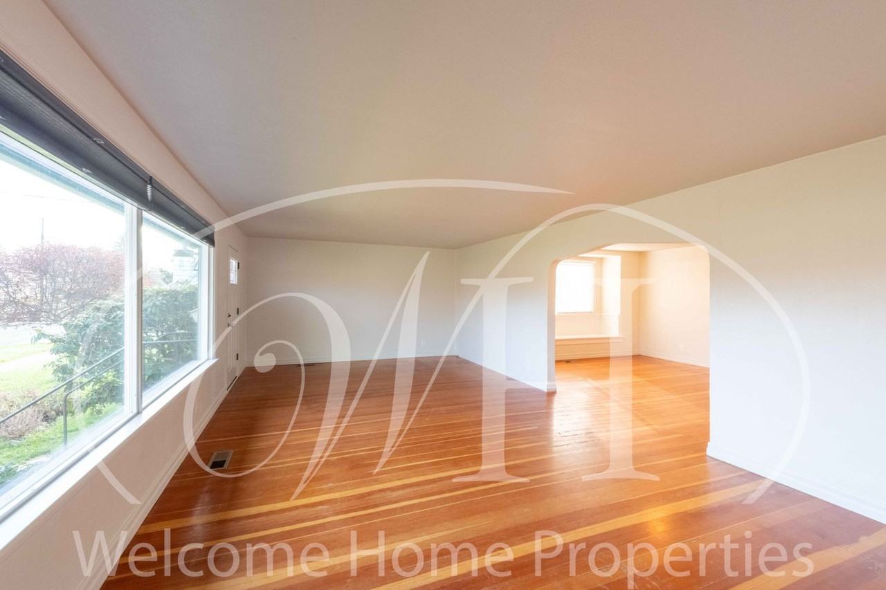 330 Locust Street - Photo 6 of 37