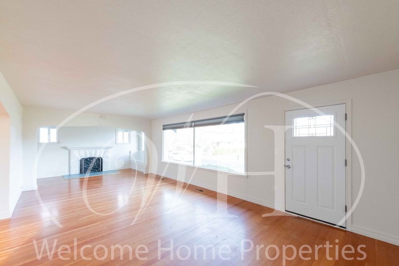 330 Locust Street - Photo 7 of 37