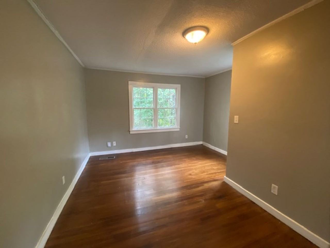 145 N Chesterman St - Photo 3 of 12
