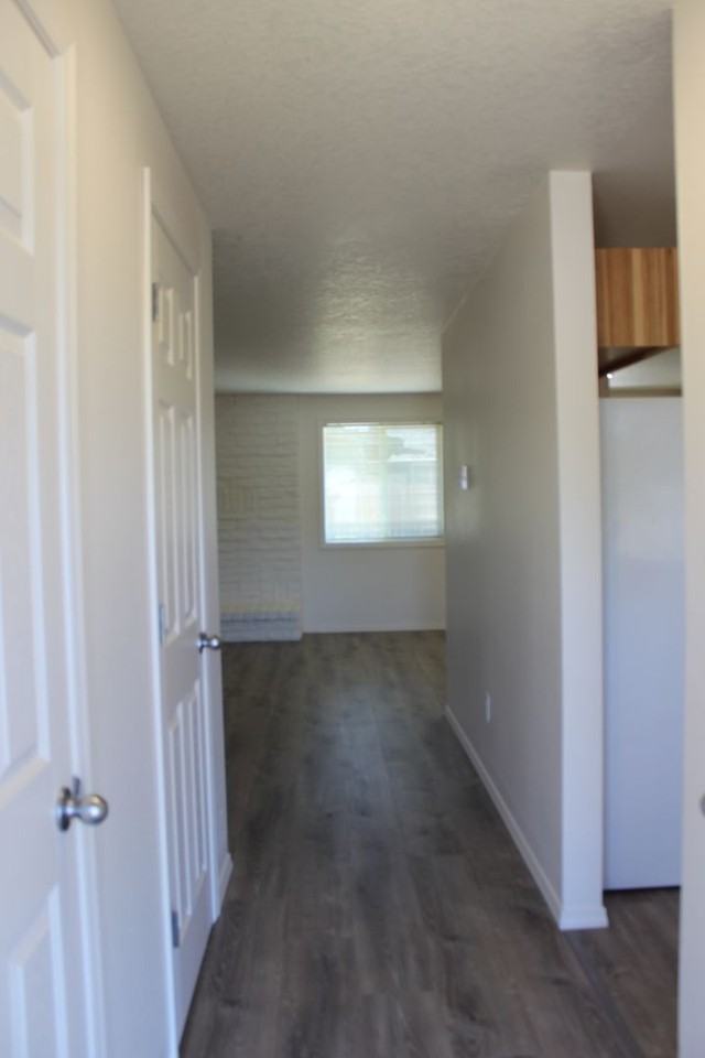 266 Northeast Palomar Court - Photo 3 of 15