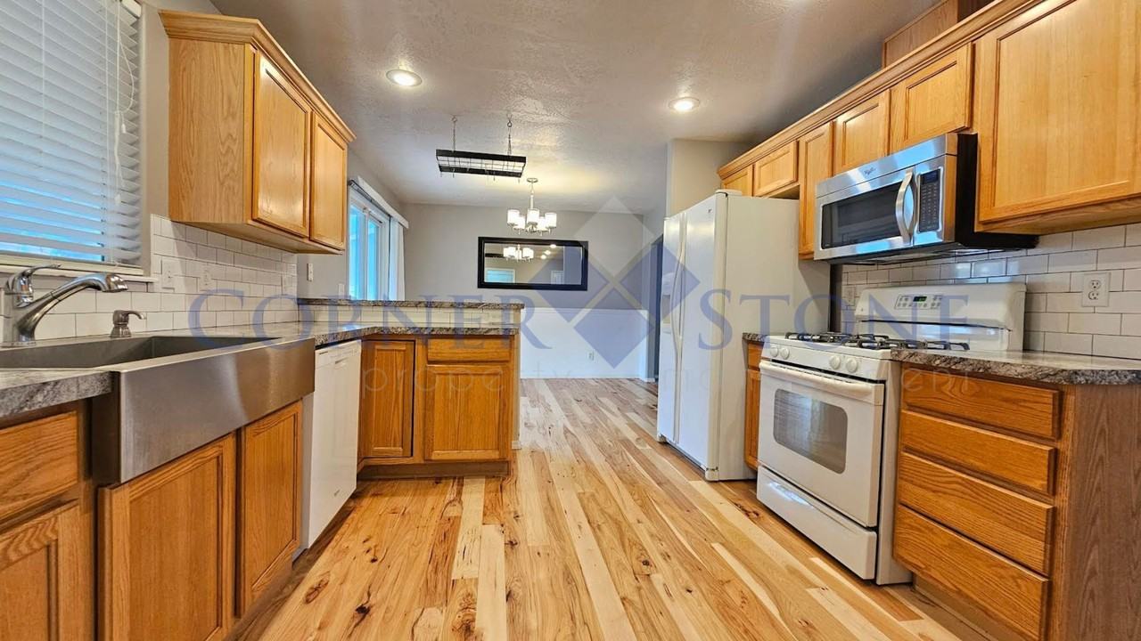 1919 E Lost River Ave - Photo 5 of 24