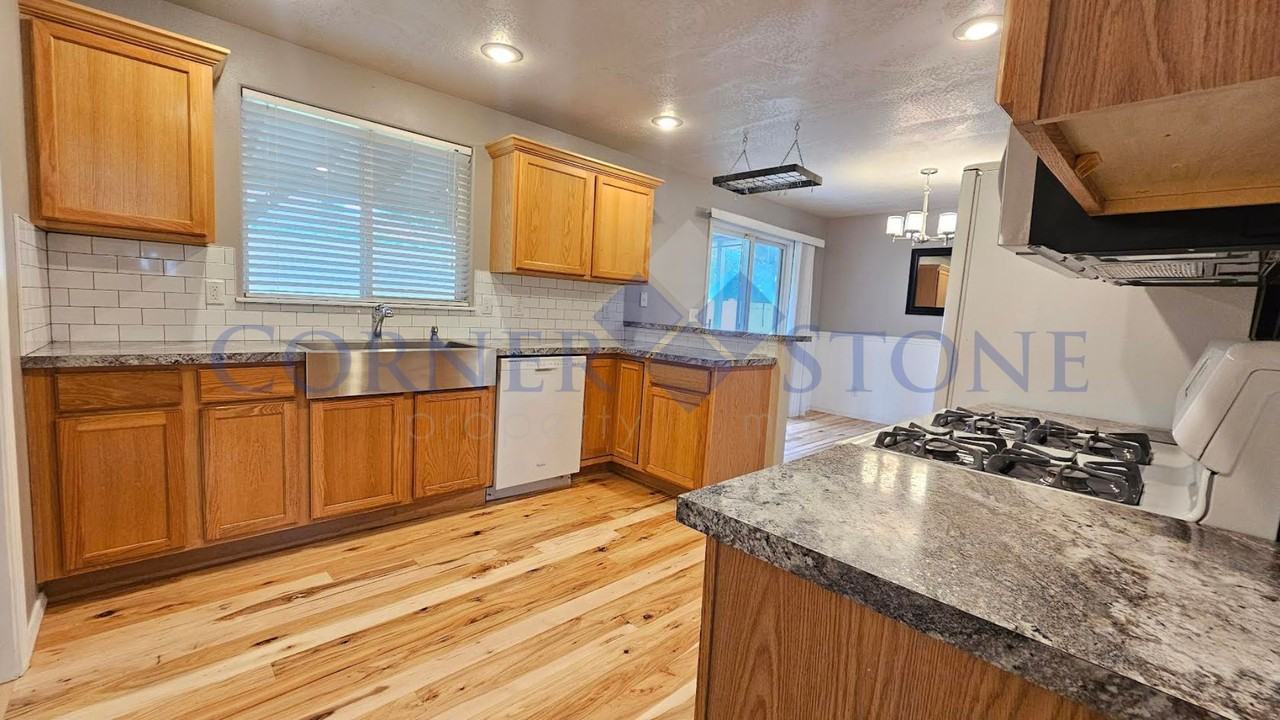 1919 E Lost River Ave - Photo 6 of 24