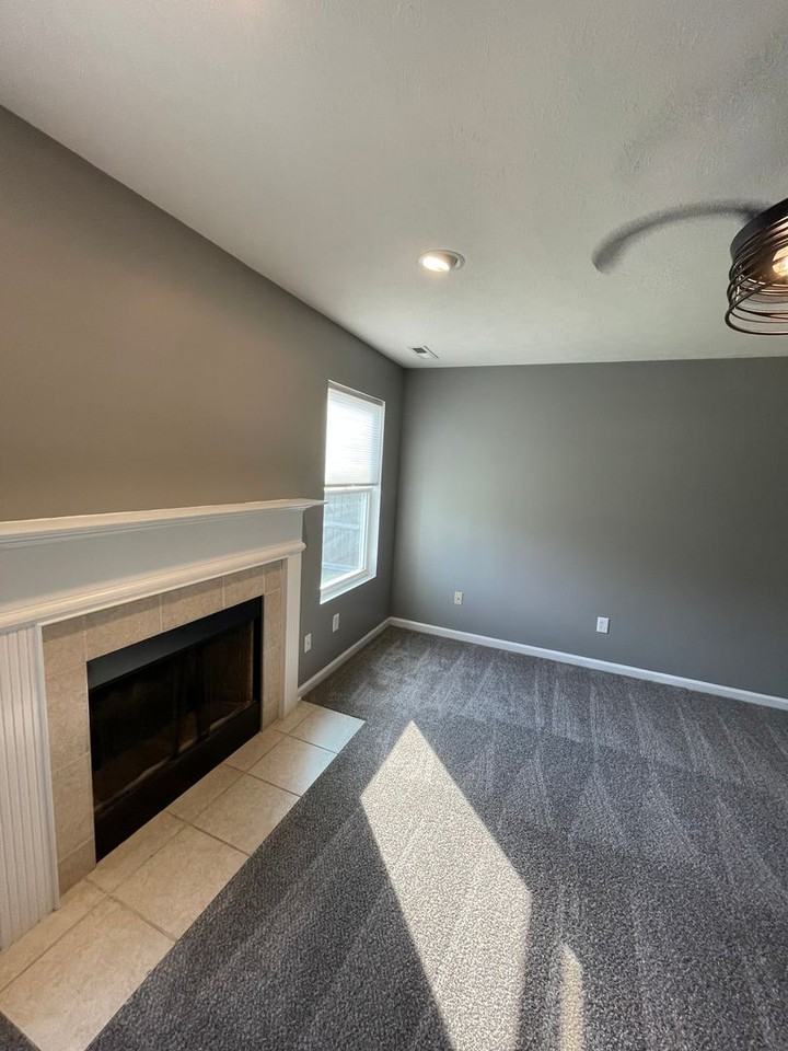 7935 Bombay Ln - Photo 5 of 19